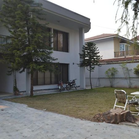 Royal Manor F-10 Bed and Breakfast Islamabad Buitenkant foto