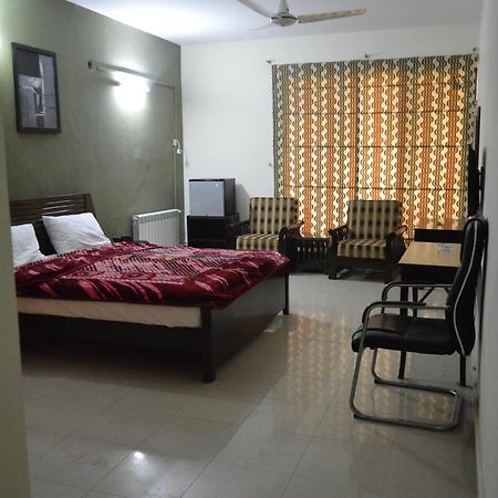 Royal Manor F-10 Bed and Breakfast Islamabad Buitenkant foto