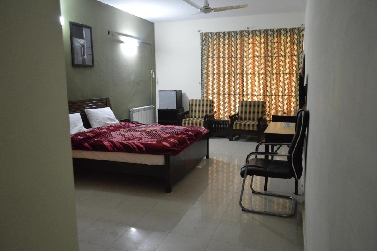 Royal Manor F-10 Bed and Breakfast Islamabad Buitenkant foto