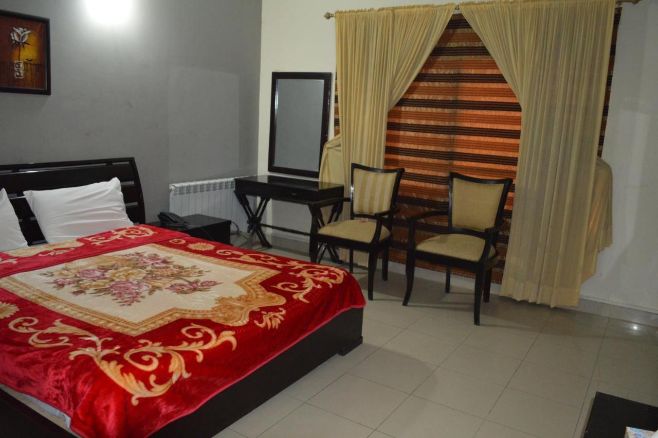 Royal Manor F-10 Bed and Breakfast Islamabad Buitenkant foto