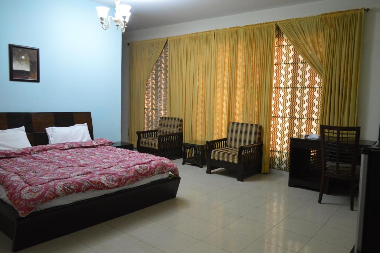 Royal Manor F-10 Bed and Breakfast Islamabad Buitenkant foto