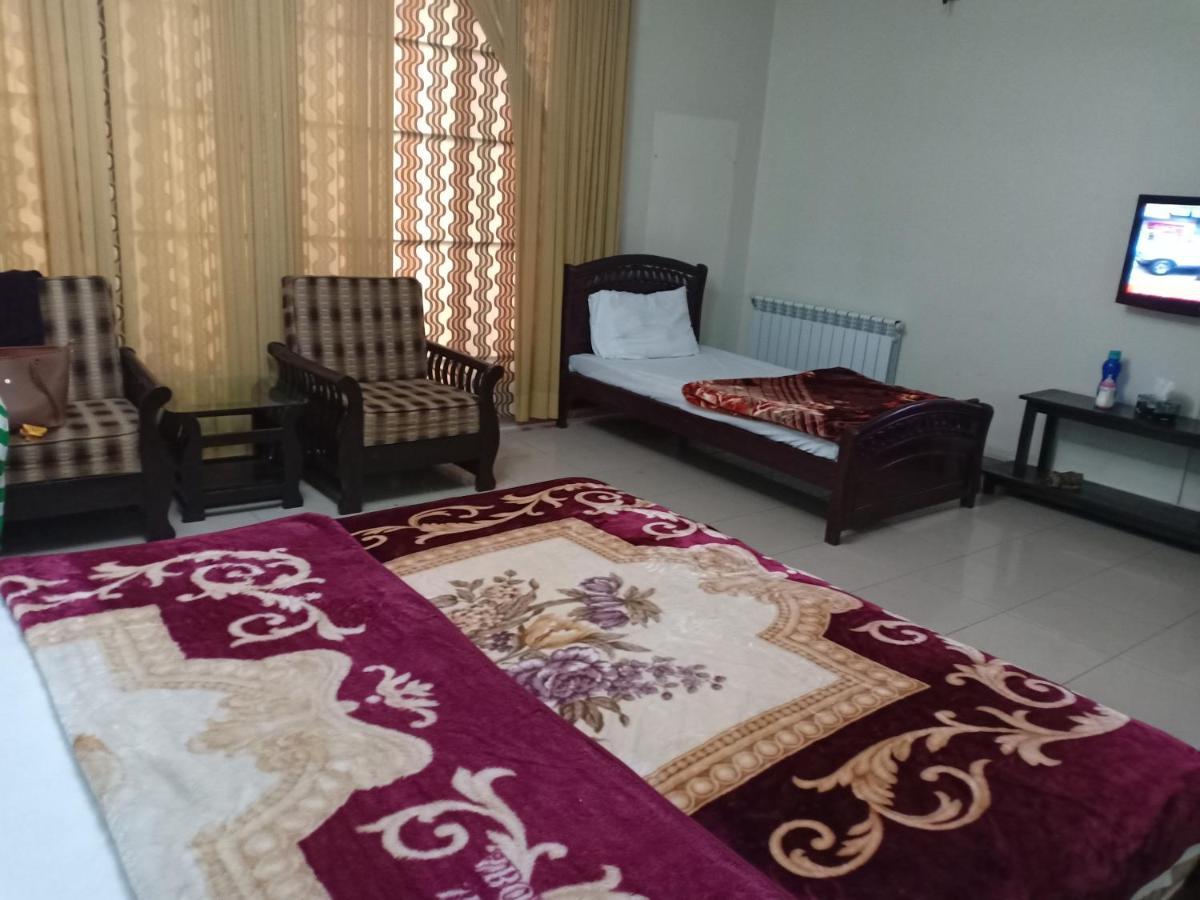 Royal Manor F-10 Bed and Breakfast Islamabad Buitenkant foto