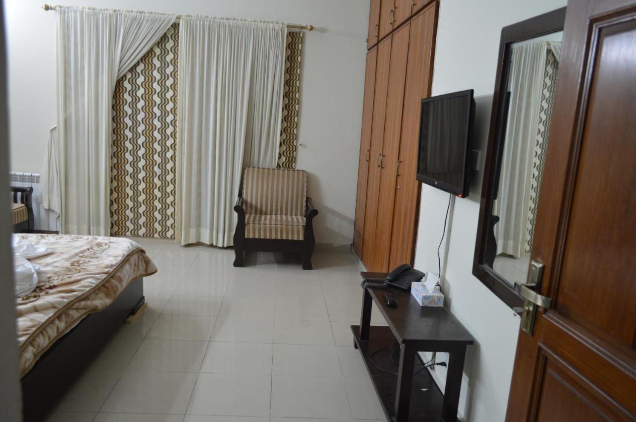 Royal Manor F-10 Bed and Breakfast Islamabad Buitenkant foto